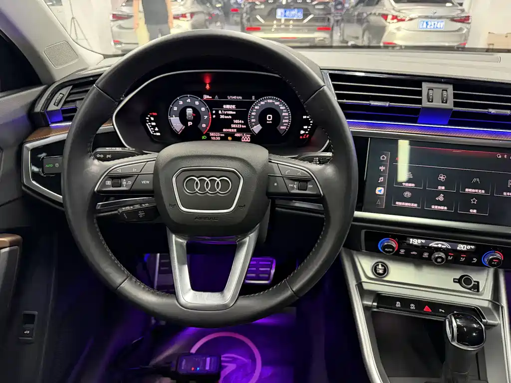 Audi Q3 2021 — фото 14