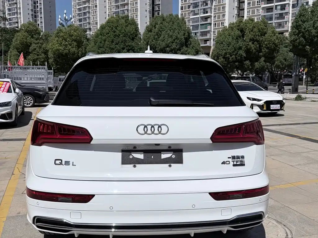 Audi Q5L 2019 — фото 11