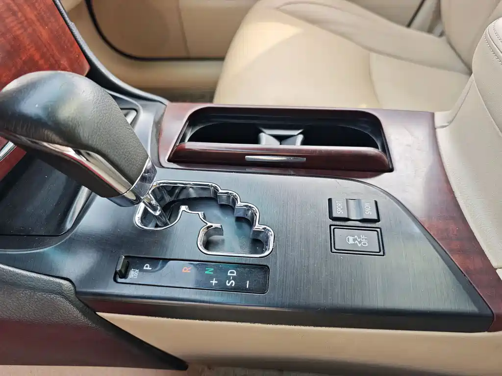 Toyota Crown 2010 — фото 15