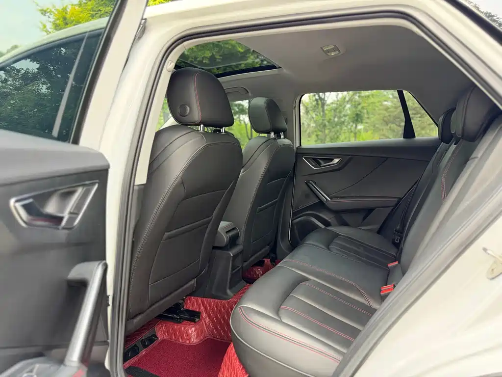 Audi Q2L 2023