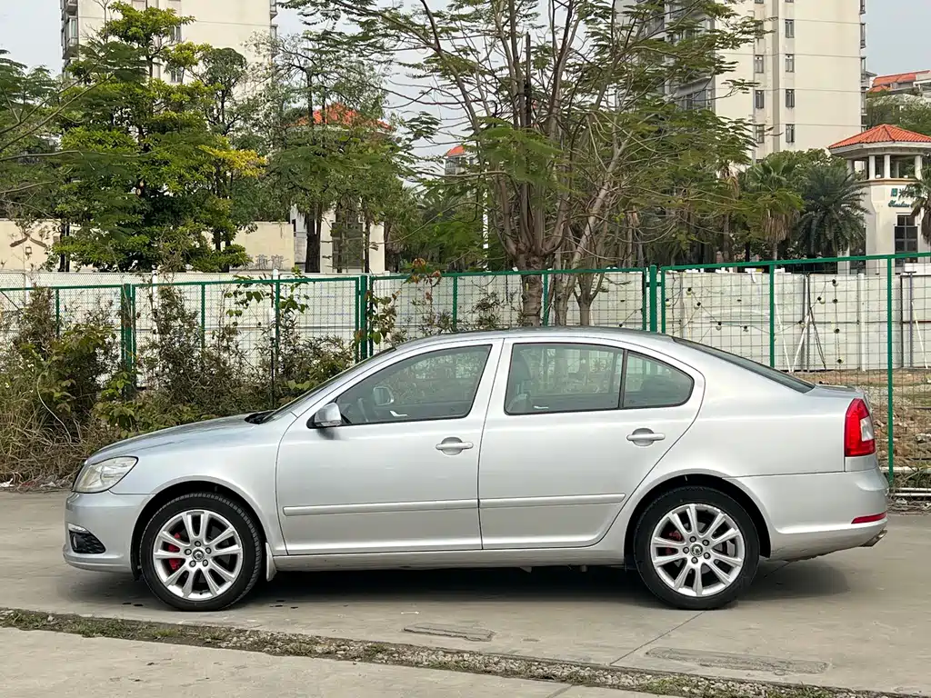 Skoda Octavia 2012 — фото 3