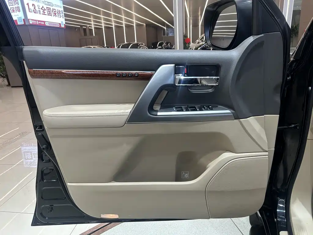 Toyota Land Cruiser 2018 — фото 8