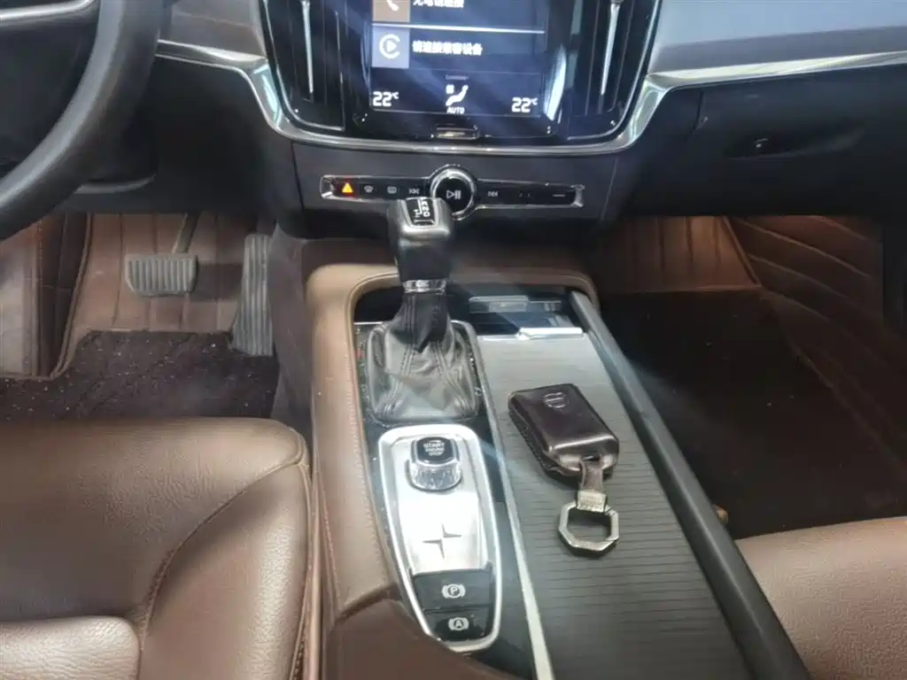 Volvo S90 2017 — фото 14