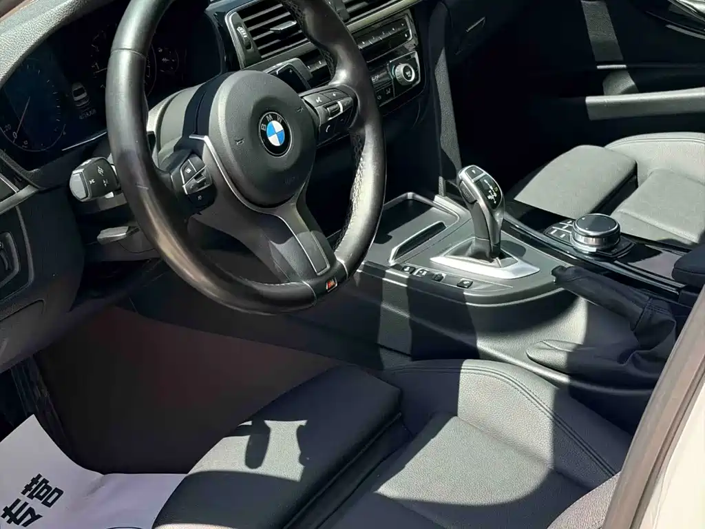 BMW 3 Series 2018 — фото 4
