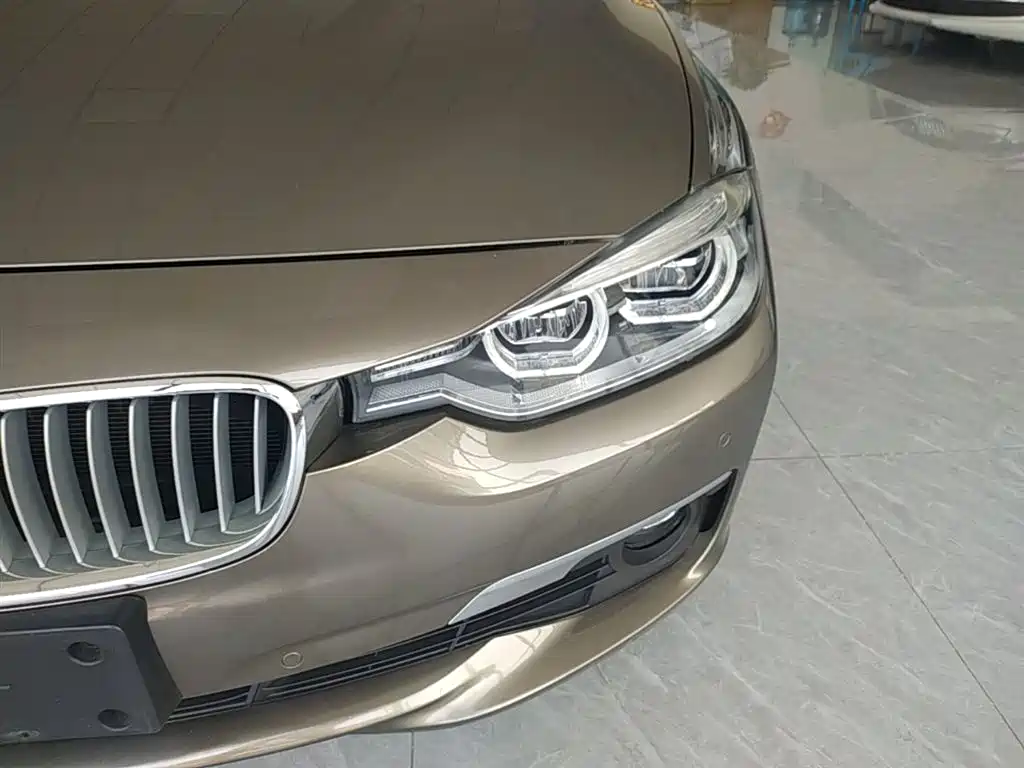 BMW 3 Series 2018 — фото 24