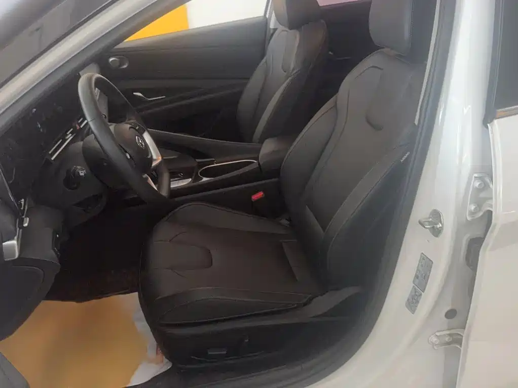 Hyundai Elantra 2023 — фото 13