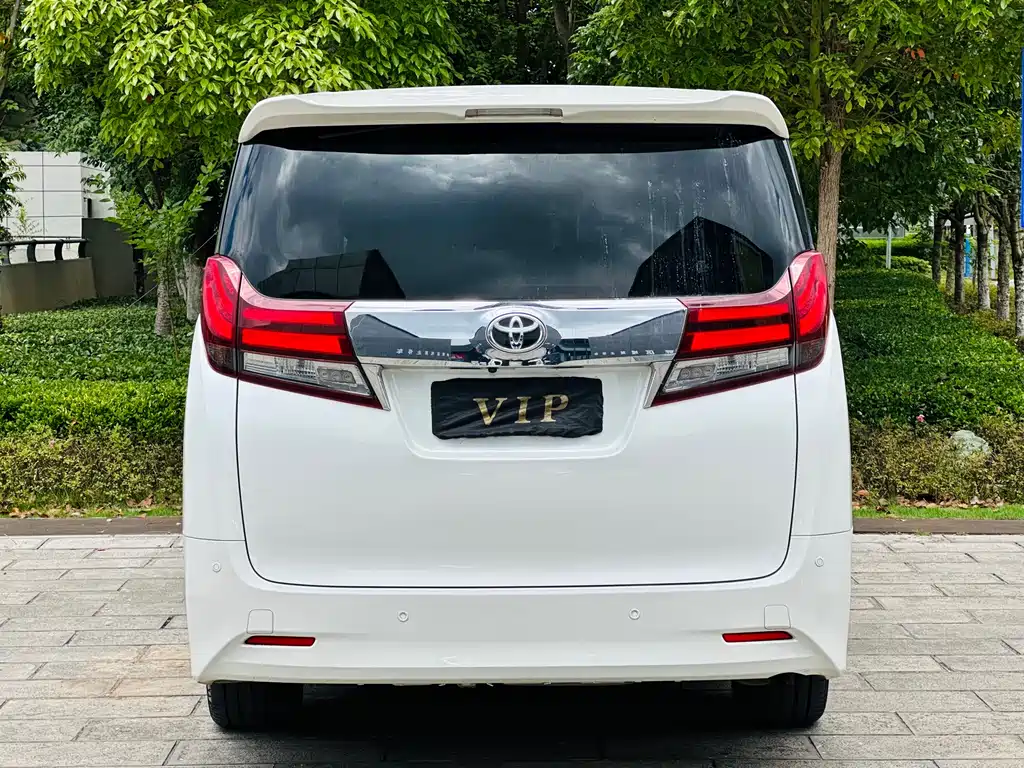 Toyota Alphard 2017 — фото 13