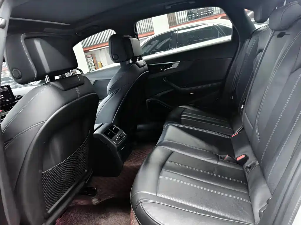 Audi A4L 2023