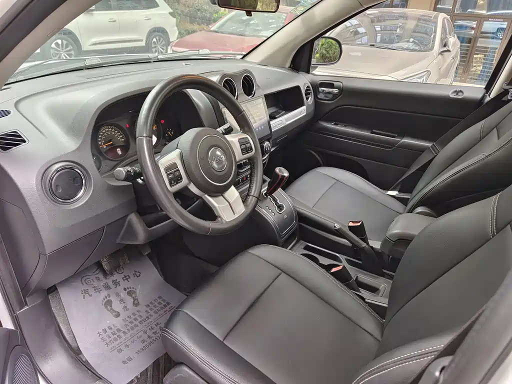 Jeep Compass 2016 — фото 12