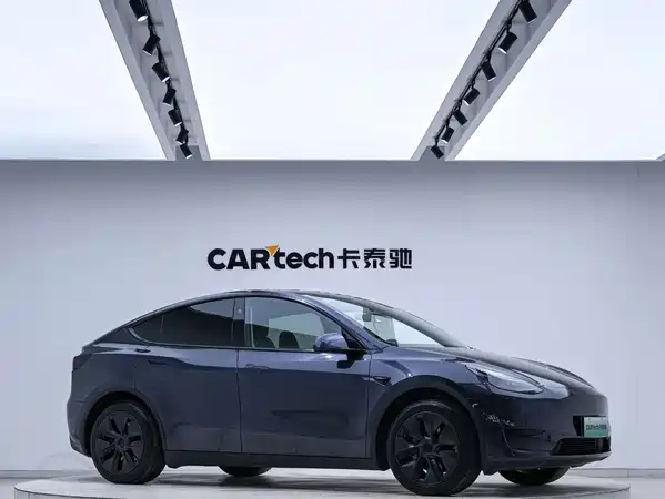 Tesla Model Y 2024