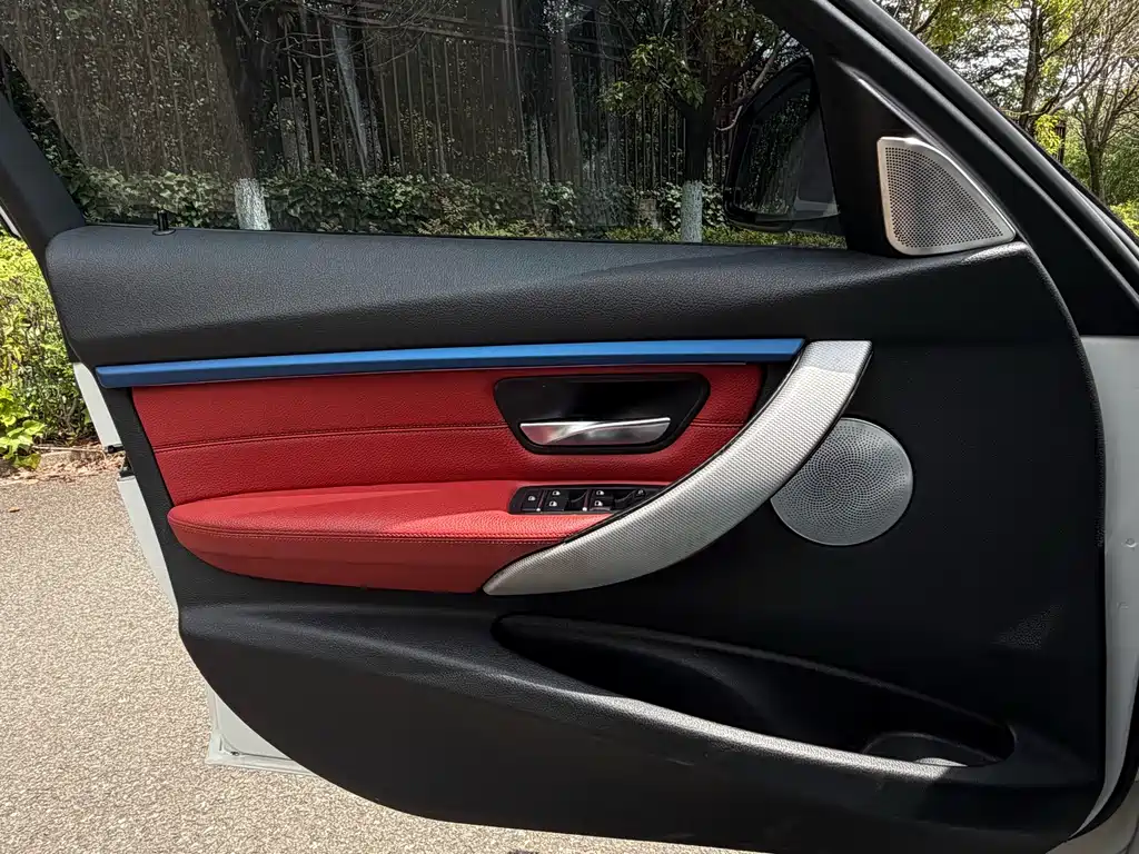 BMW 3 Series 2019 — фото 12