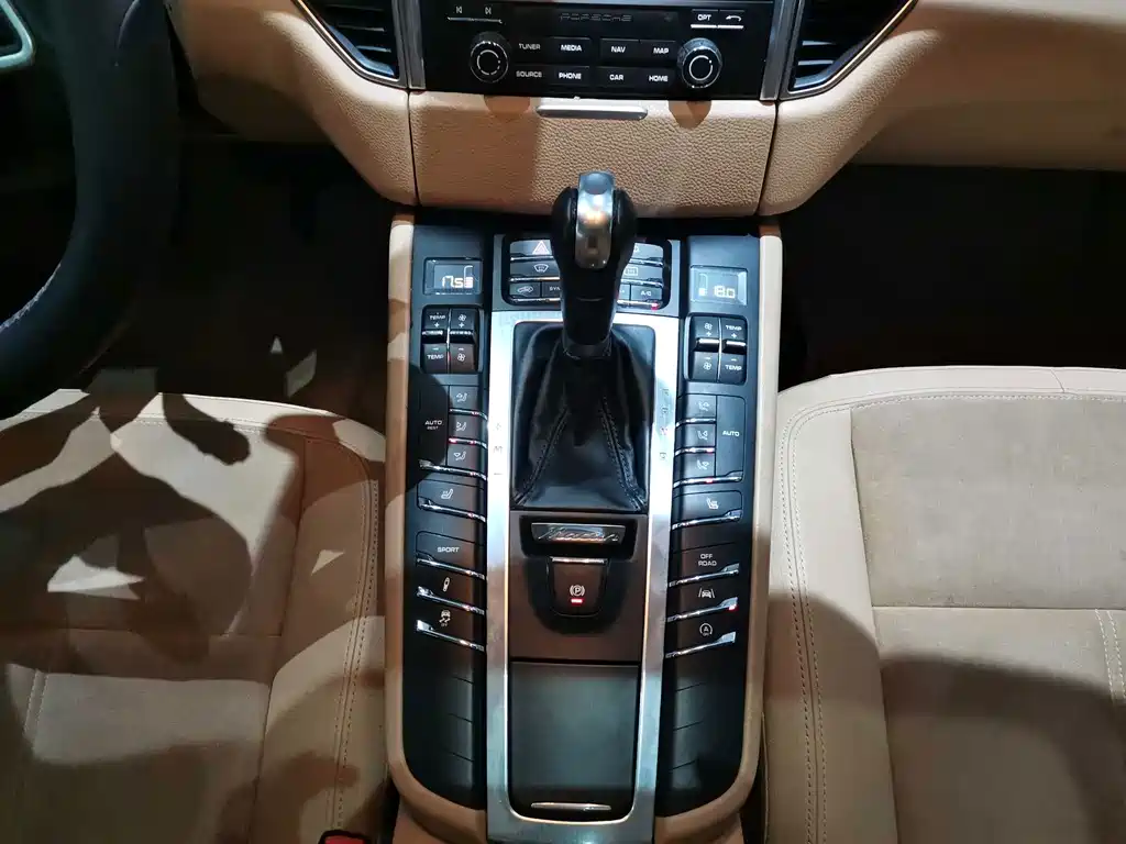 Porsche Macan 2016 — фото 19