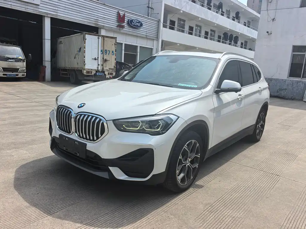 BMW X1 2022 — фото 1