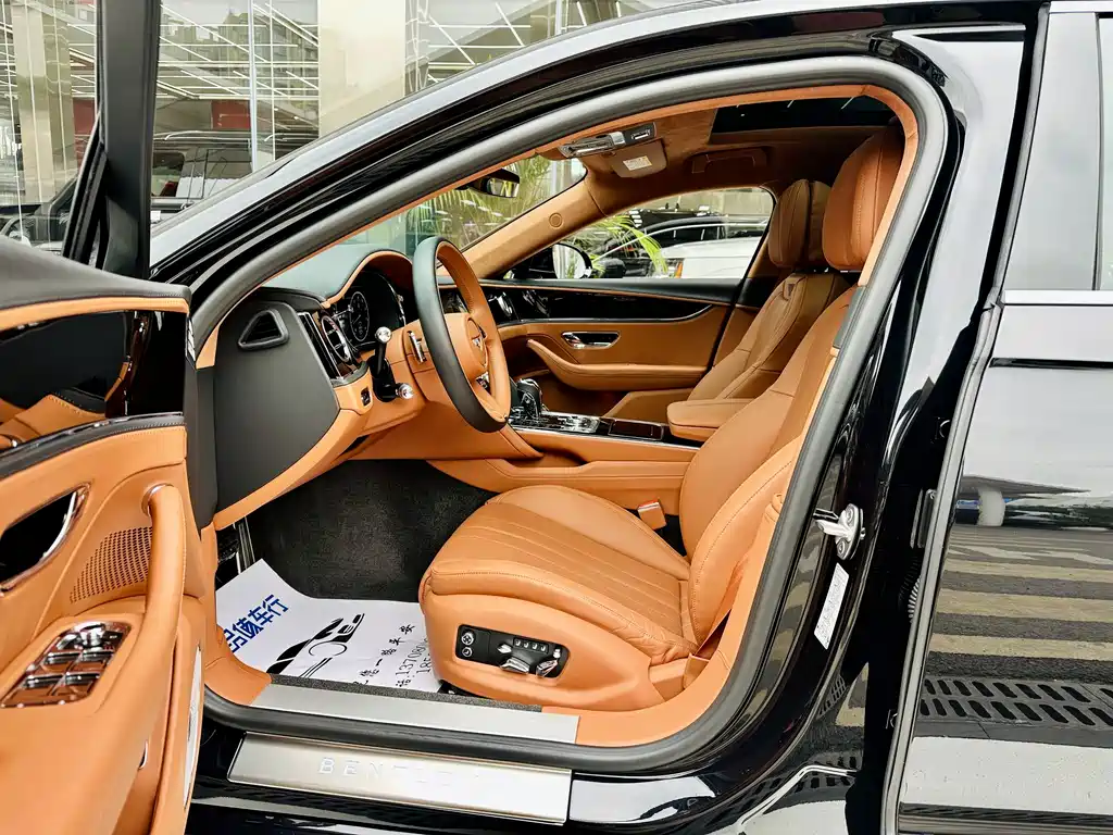 Bentley Flying Spur 2023 — фото 8