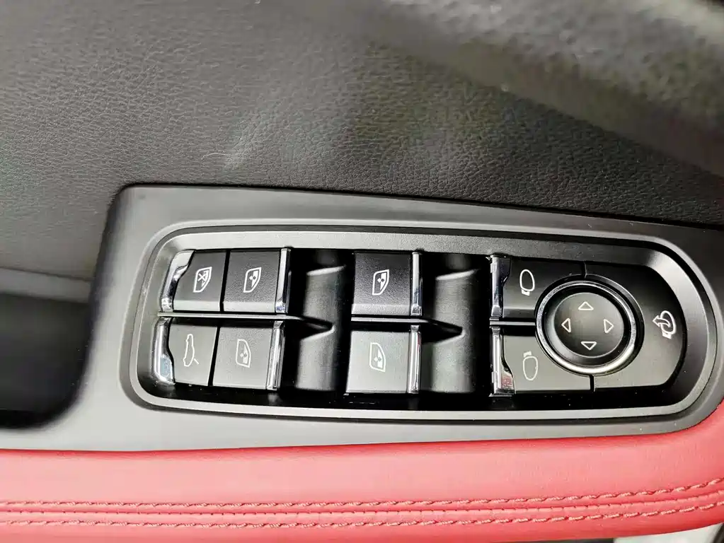 Porsche Macan 2020 — фото 17