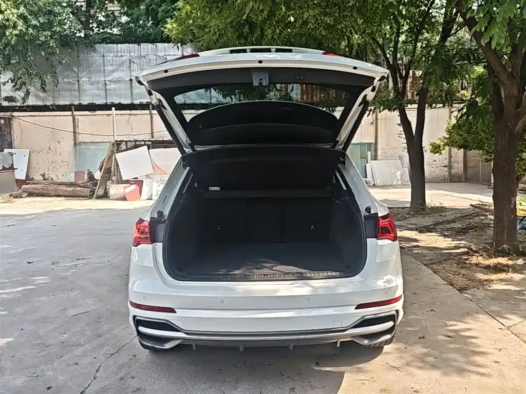 Audi Q3 2020 — фото 19