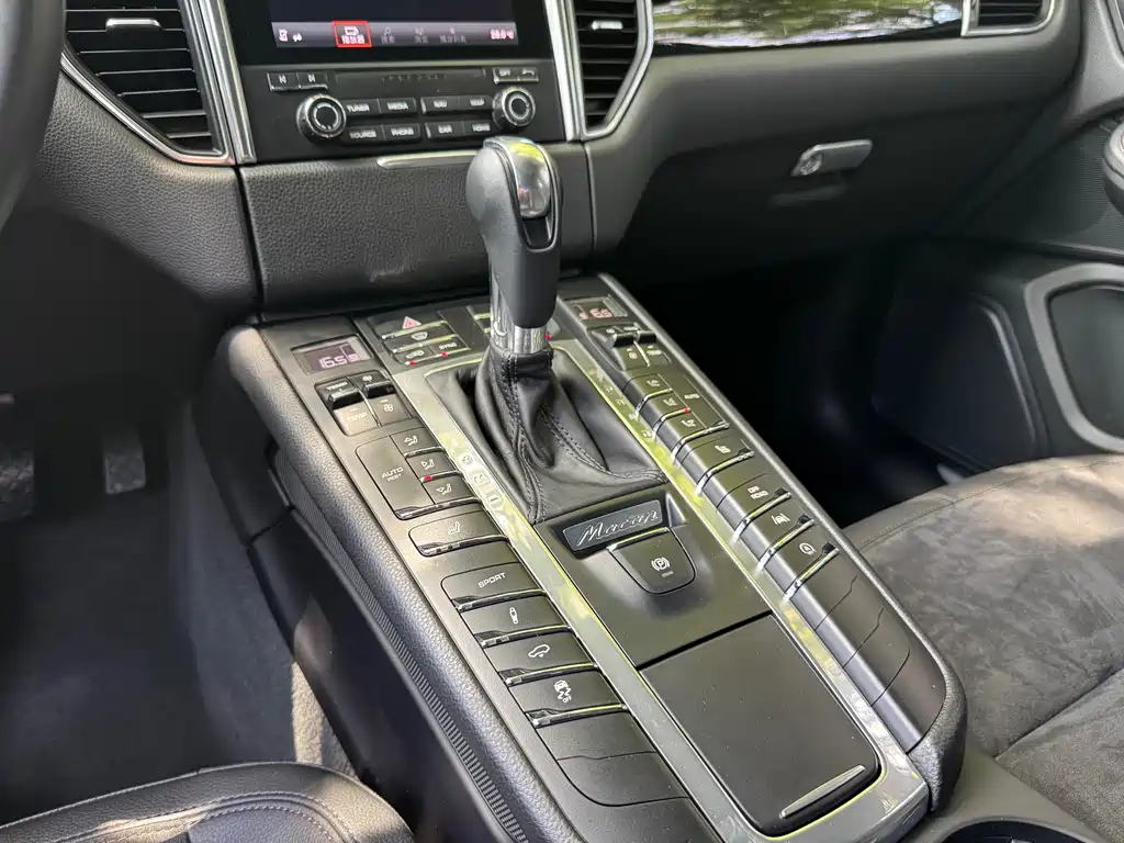 Porsche Macan 2017 — фото 13