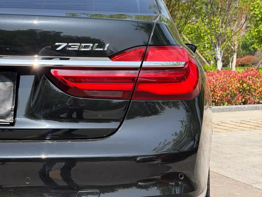 BMW 7 Series 2017 — фото 19