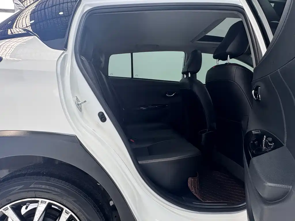 Toyota Yaris L 2021 — фото 12