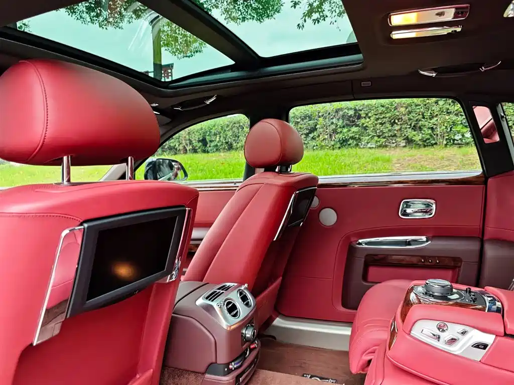 Rolls-Royce Ghost 2017 — фото 12