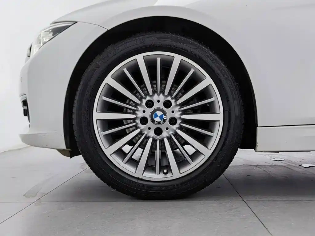 BMW 3 Series 2018 — фото 17