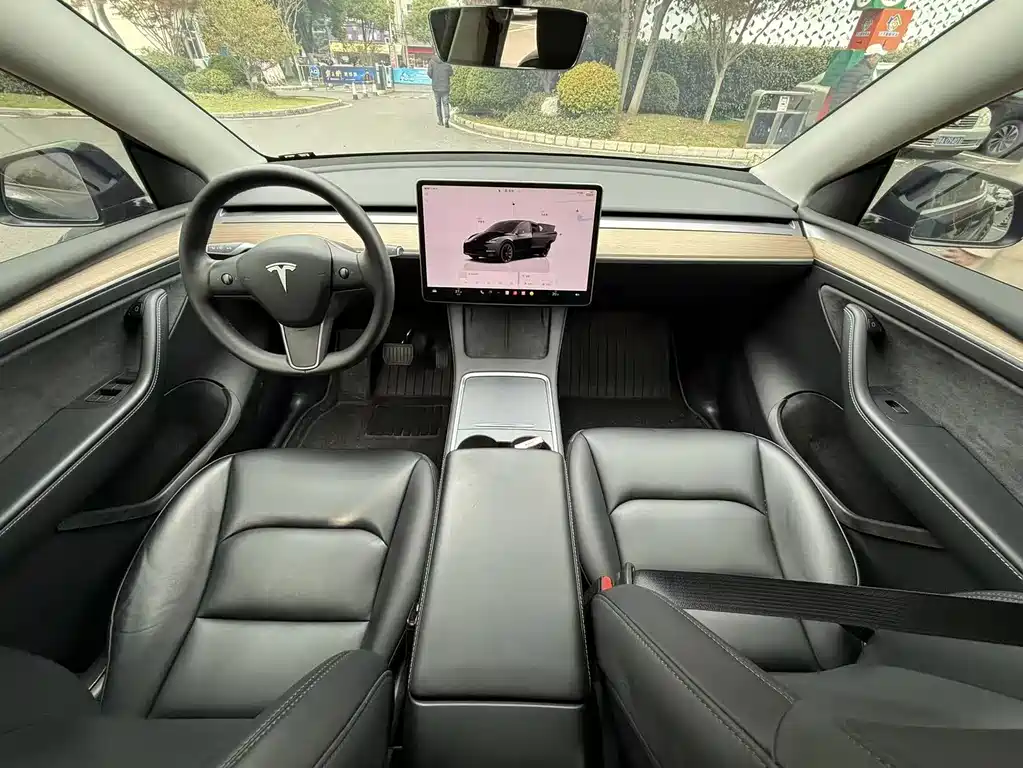 Tesla Model Y 2024 — фото 12
