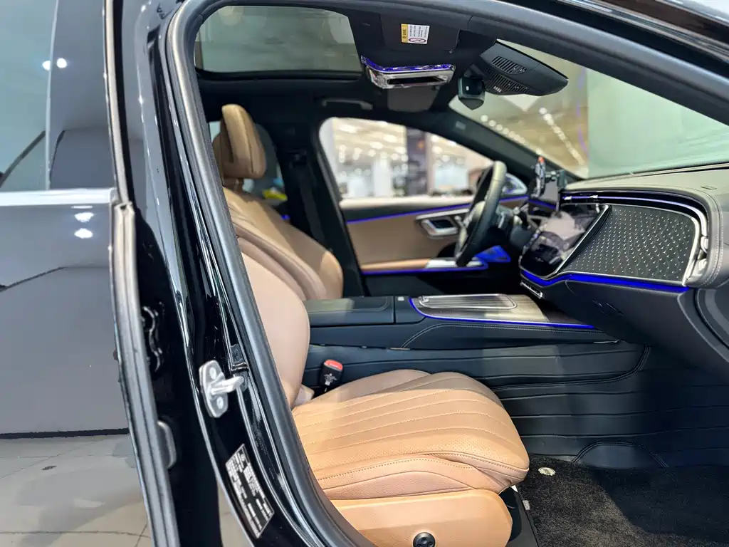 Mercedes-Benz E-Class 2025 — фото 14