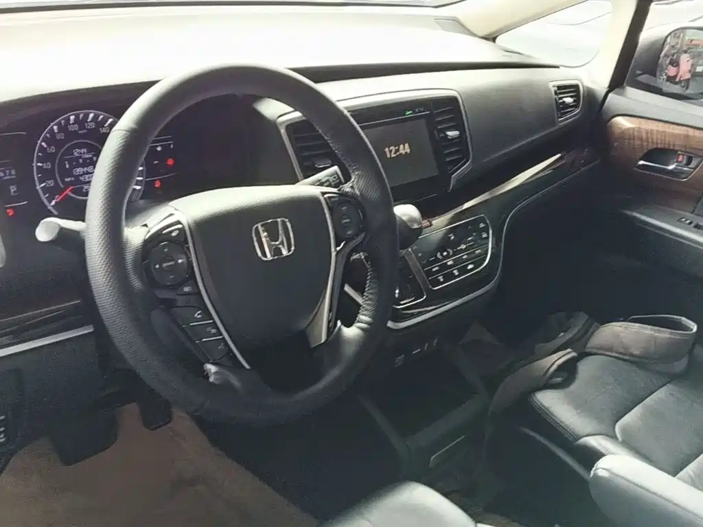 Honda Odyssey 2018 — фото 10