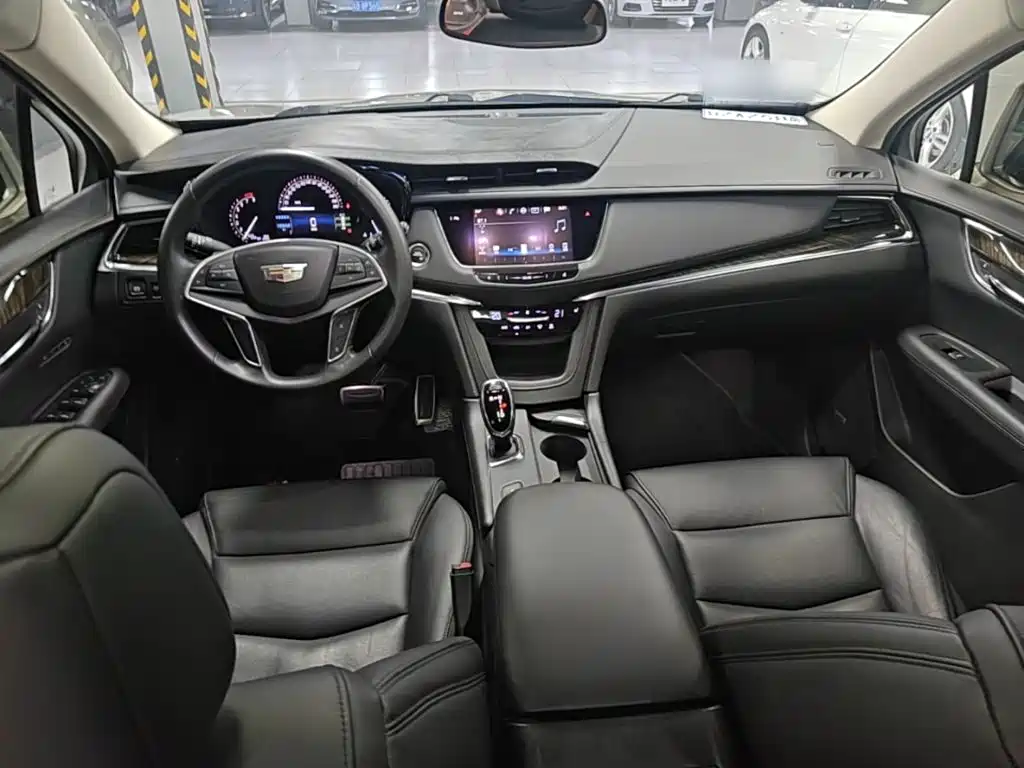 Cadillac XT5 2016 — фото 10