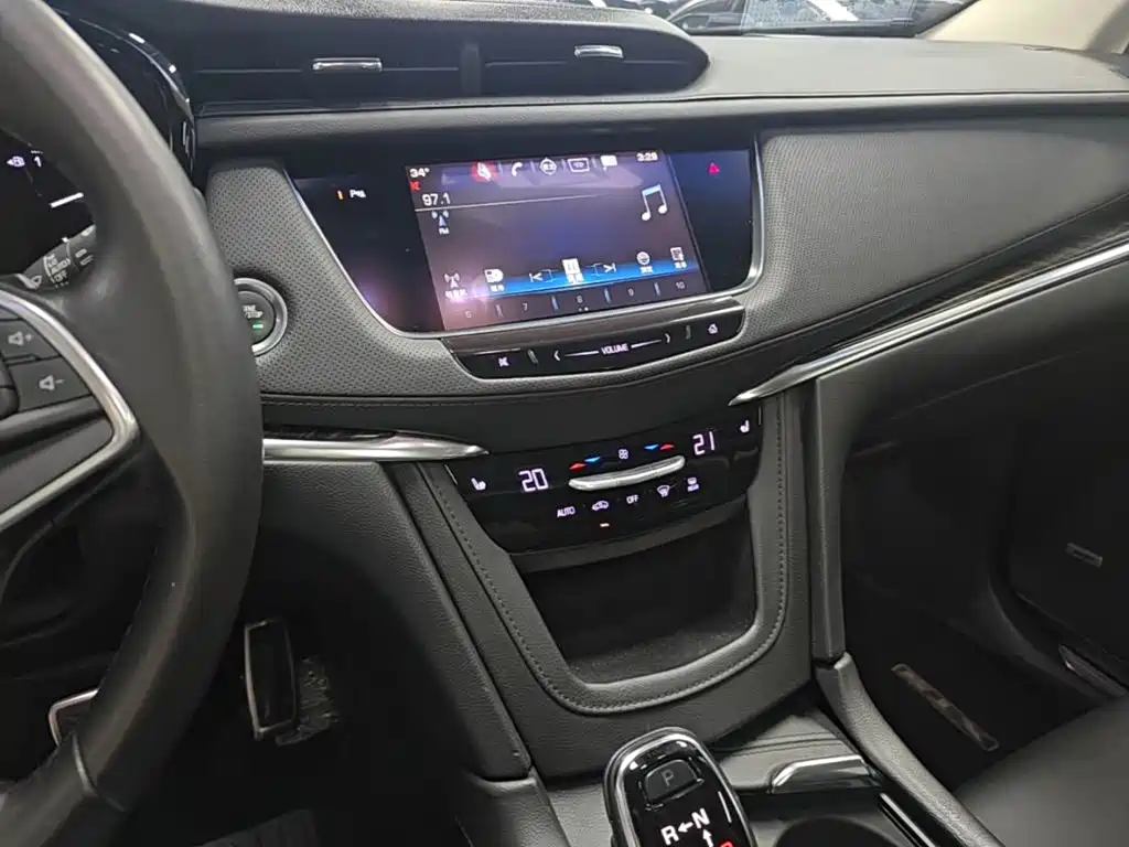 Cadillac XT5 2016 — фото 13