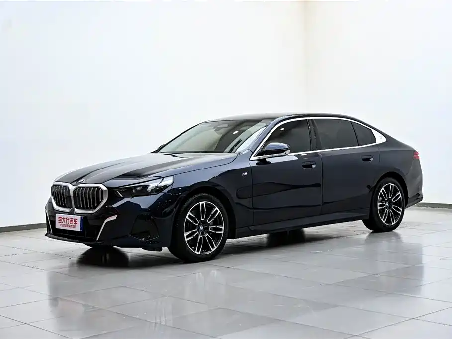 BMW 5 Series 2024 — фото 1