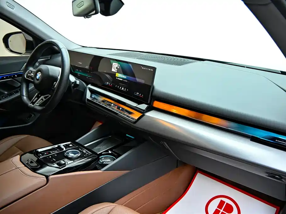 BMW 5 Series 2024 — фото 16