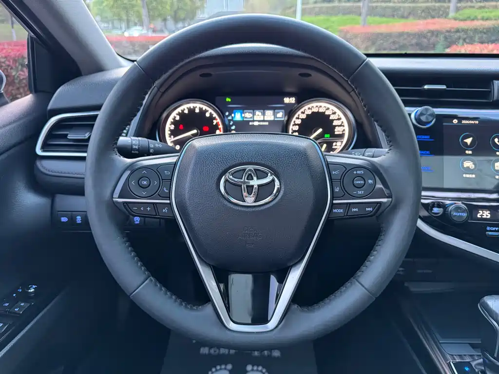 Toyota Camry 2021 — фото 18