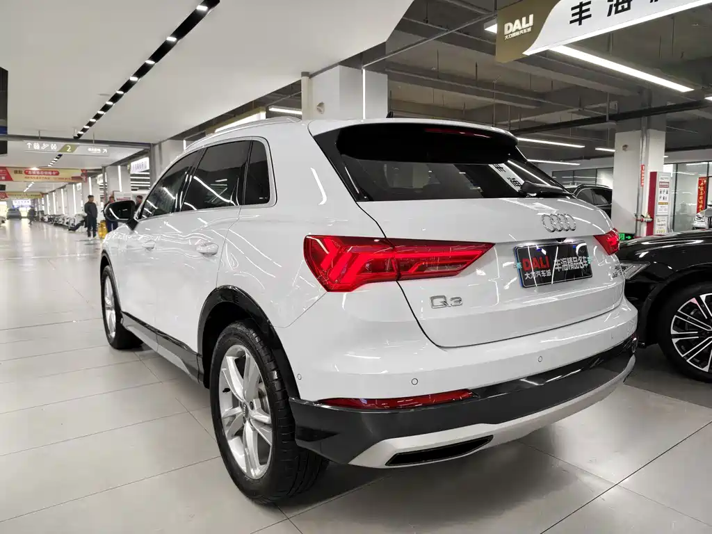 Audi Q3 2021 — фото 15