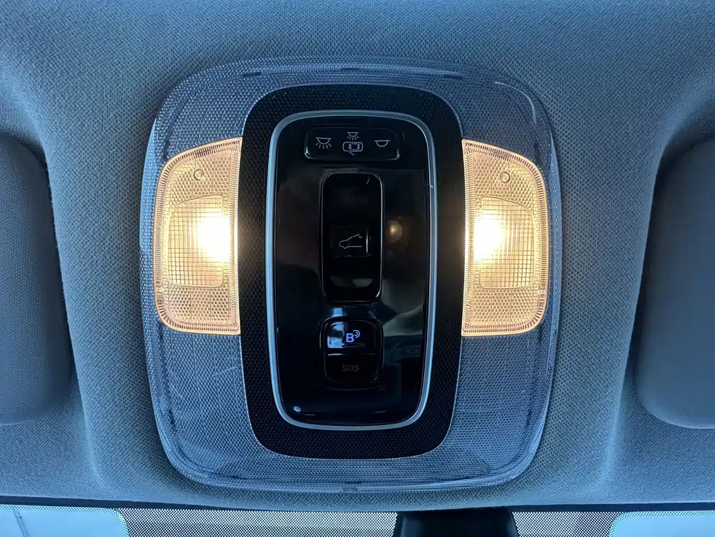 Hyundai Elantra 2023 — фото 17