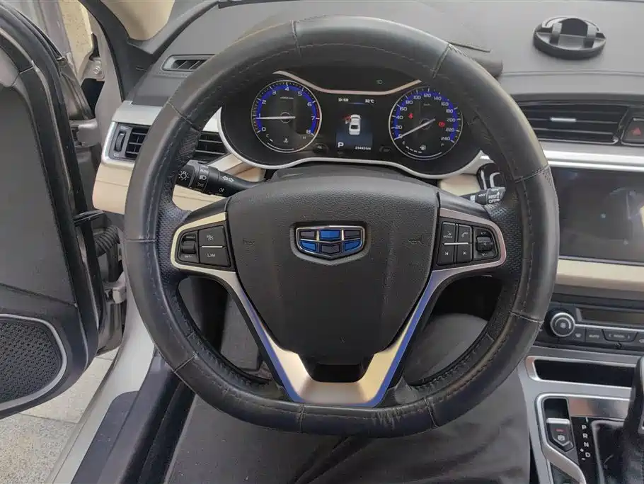 Geely Emgrand 2018 — фото 15