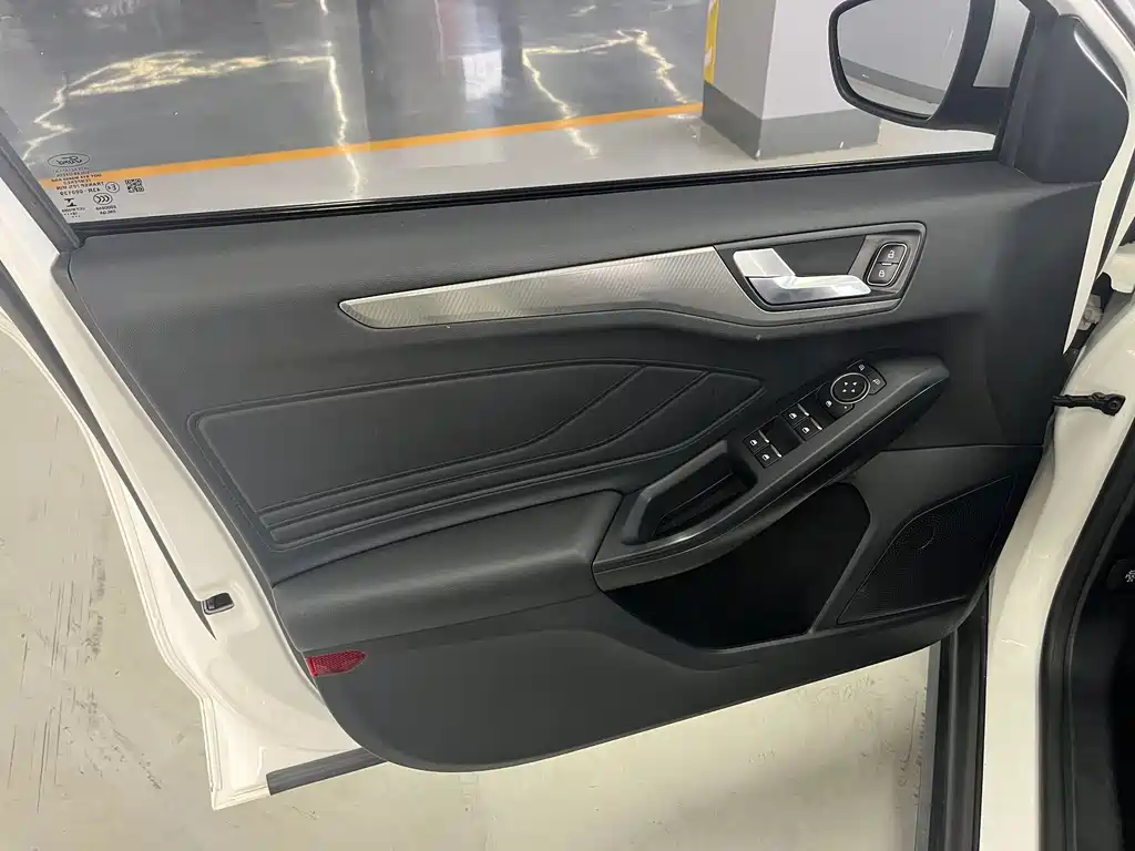 Ford Focus 2018 — фото 15