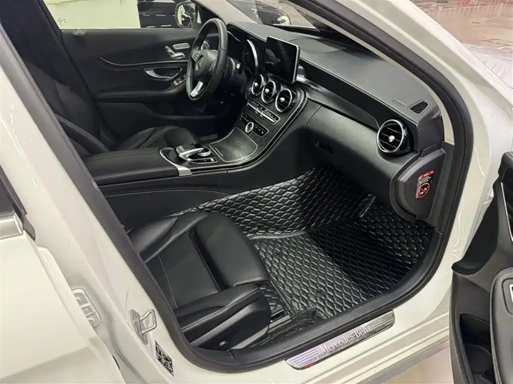 Mercedes-Benz C-Class 2018 — фото 14