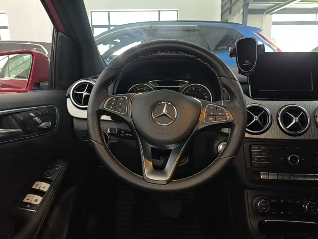 Mercedes-Benz B-Class 2016 — фото 11