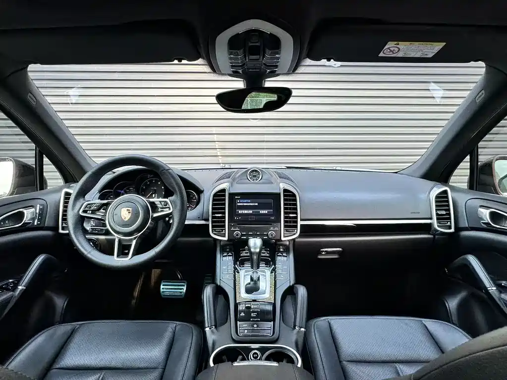 Porsche Cayenne 2017 — фото 10