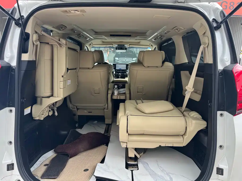 Toyota Alphard 2021 — фото 12