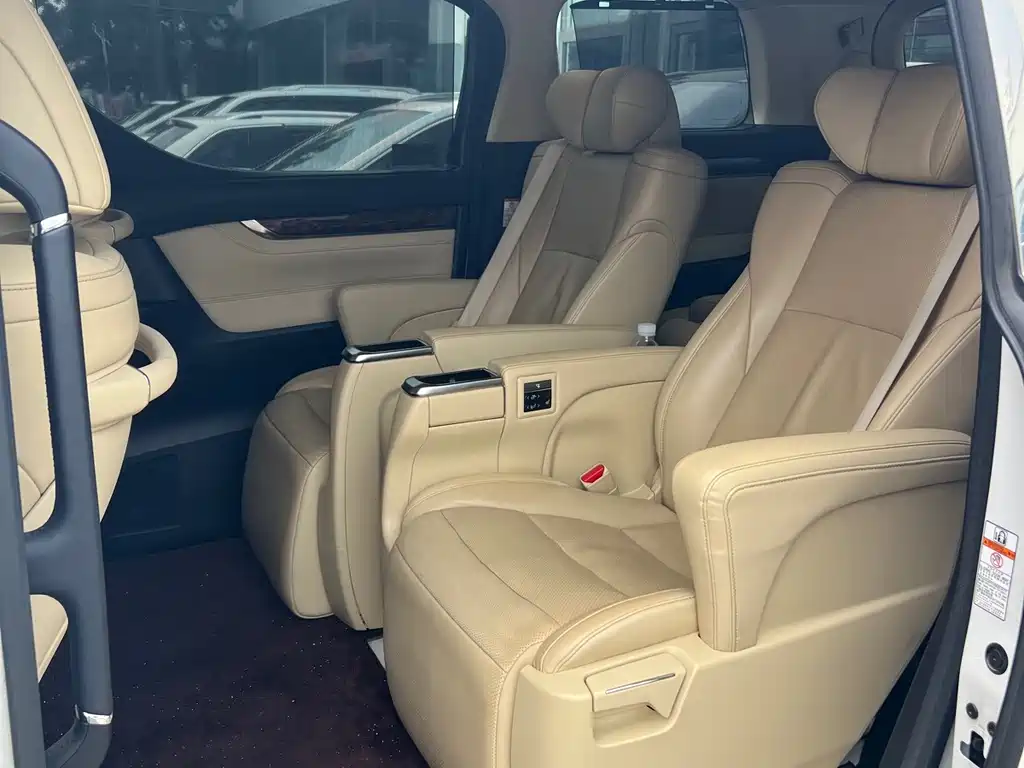 Toyota Alphard 2021 — фото 14