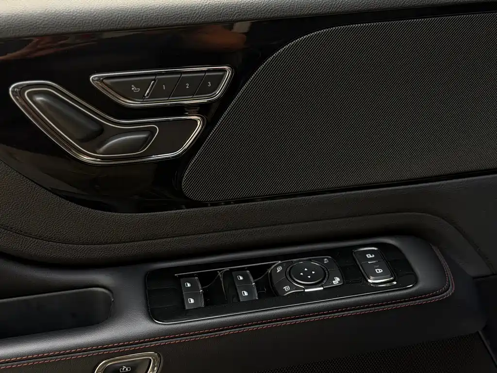 Lincoln Aviator 2020 — фото 19