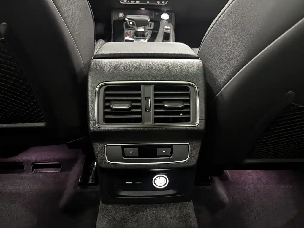 Audi Q5L 2023 — фото 20
