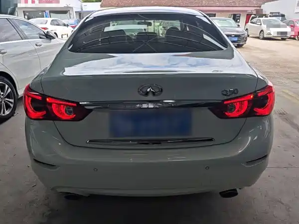 Infiniti Q50 2015