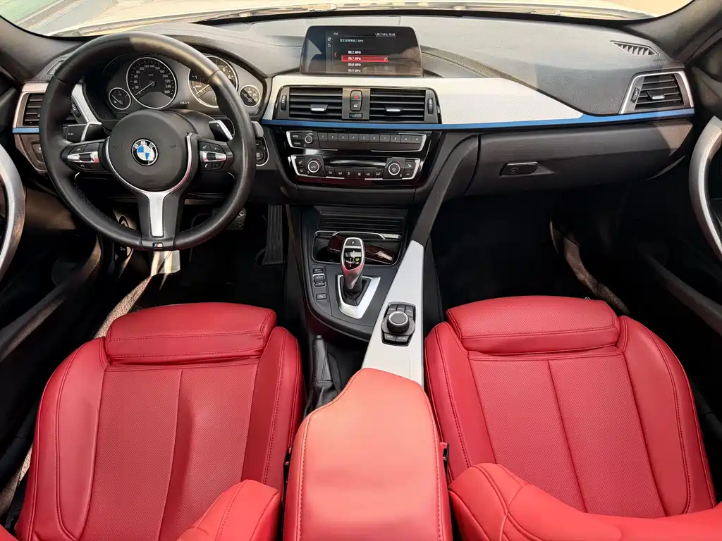 BMW 3 Series 2018 — фото 14