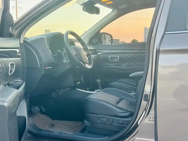 Mitsubishi Outlander 2020