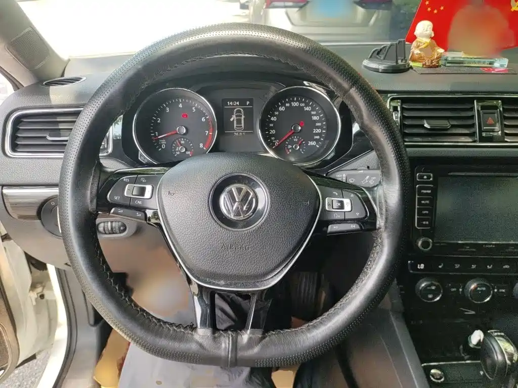 Volkswagen Sagitar 2016