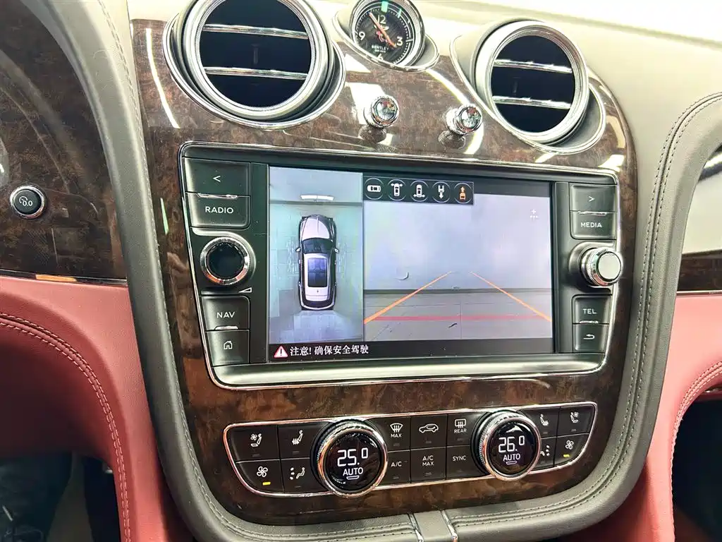 Bentley Bentayga 2018 — фото 13