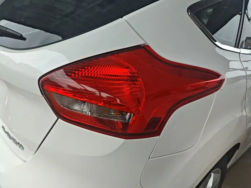 Ford Focus 2017 — фото 8